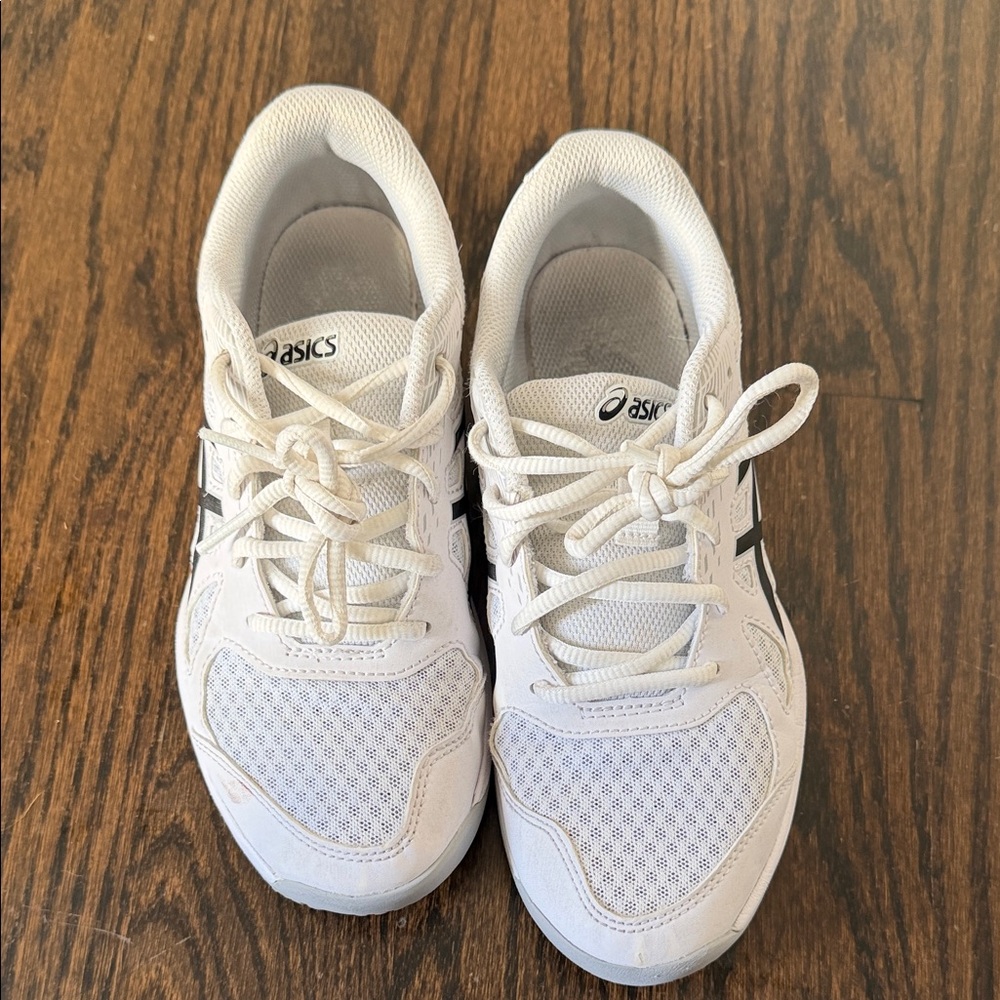 ASICS Kids Upcourt Grade Sneakers size 5